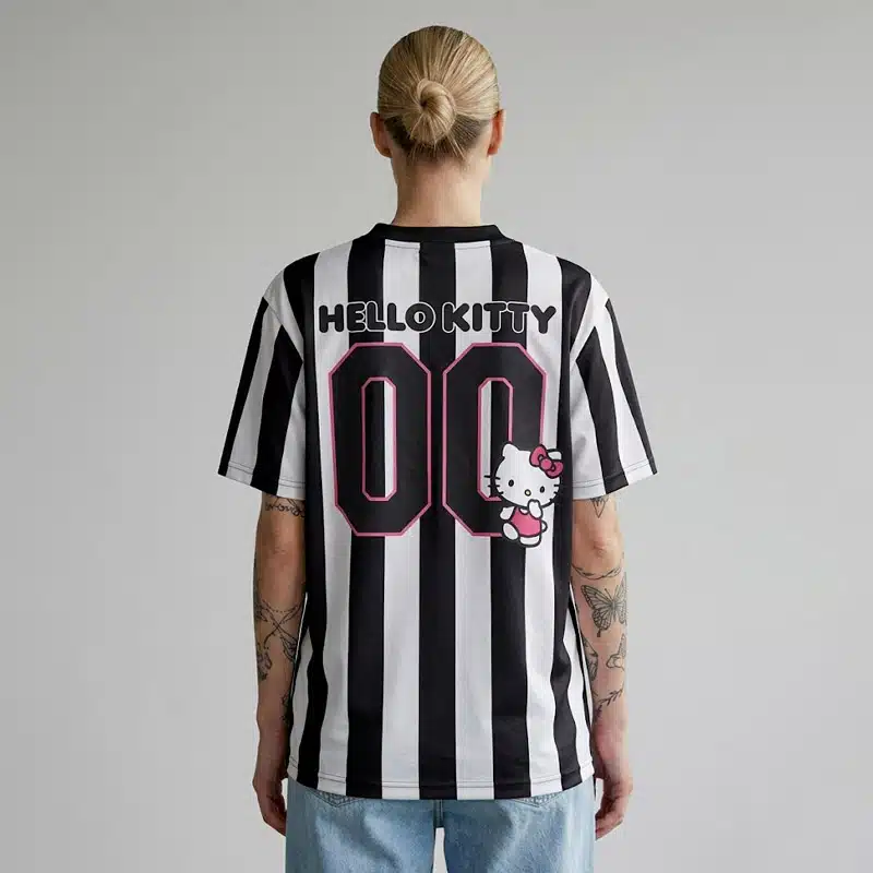 hello-kitty-black-foot-jersey